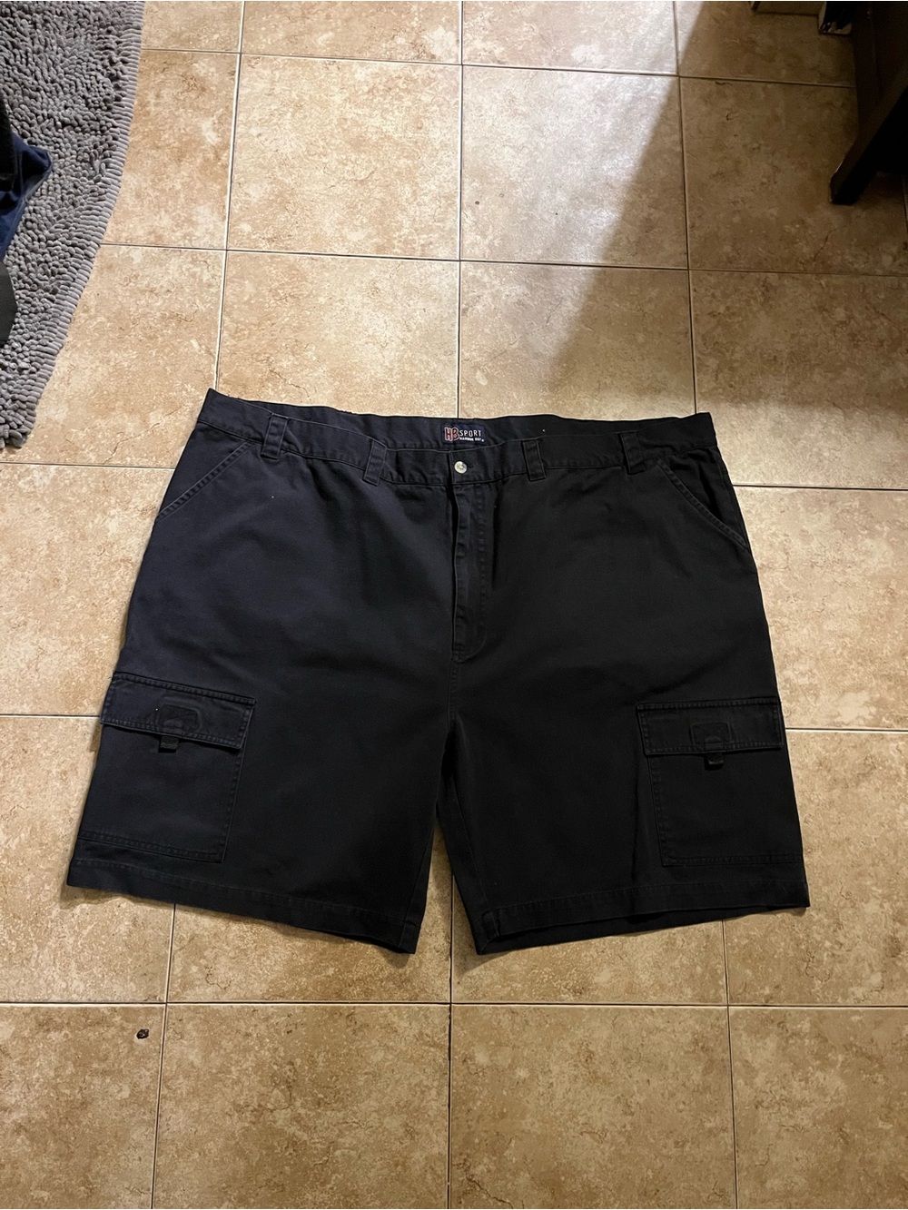 Men's Black Cargo Shorts with Utility Pockets - Unbranded